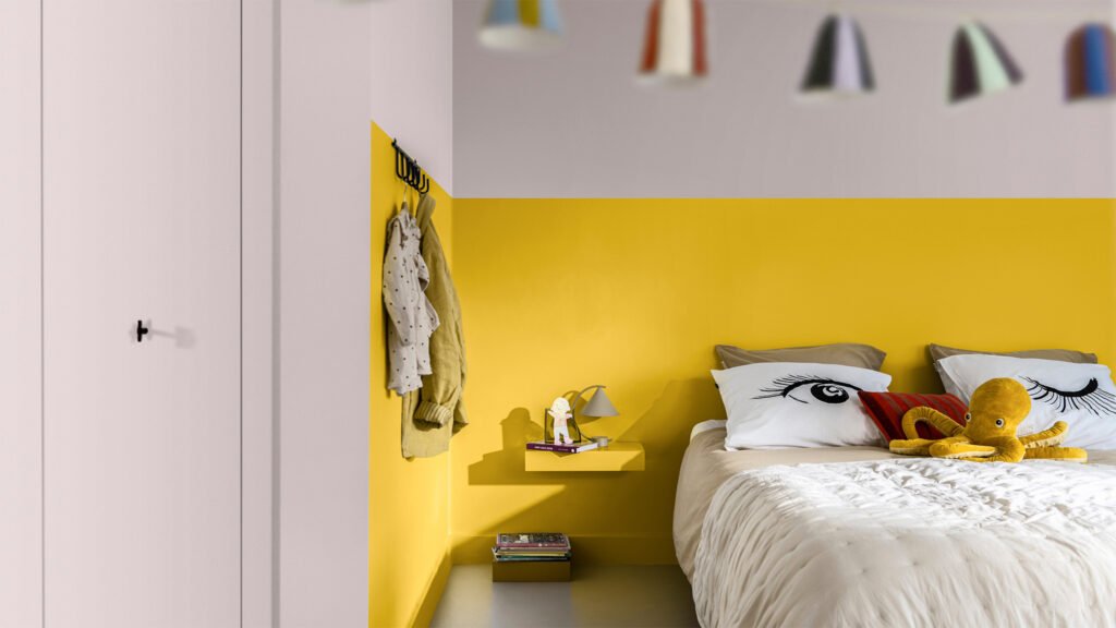 quarto pintado com a cor coral curry dourado