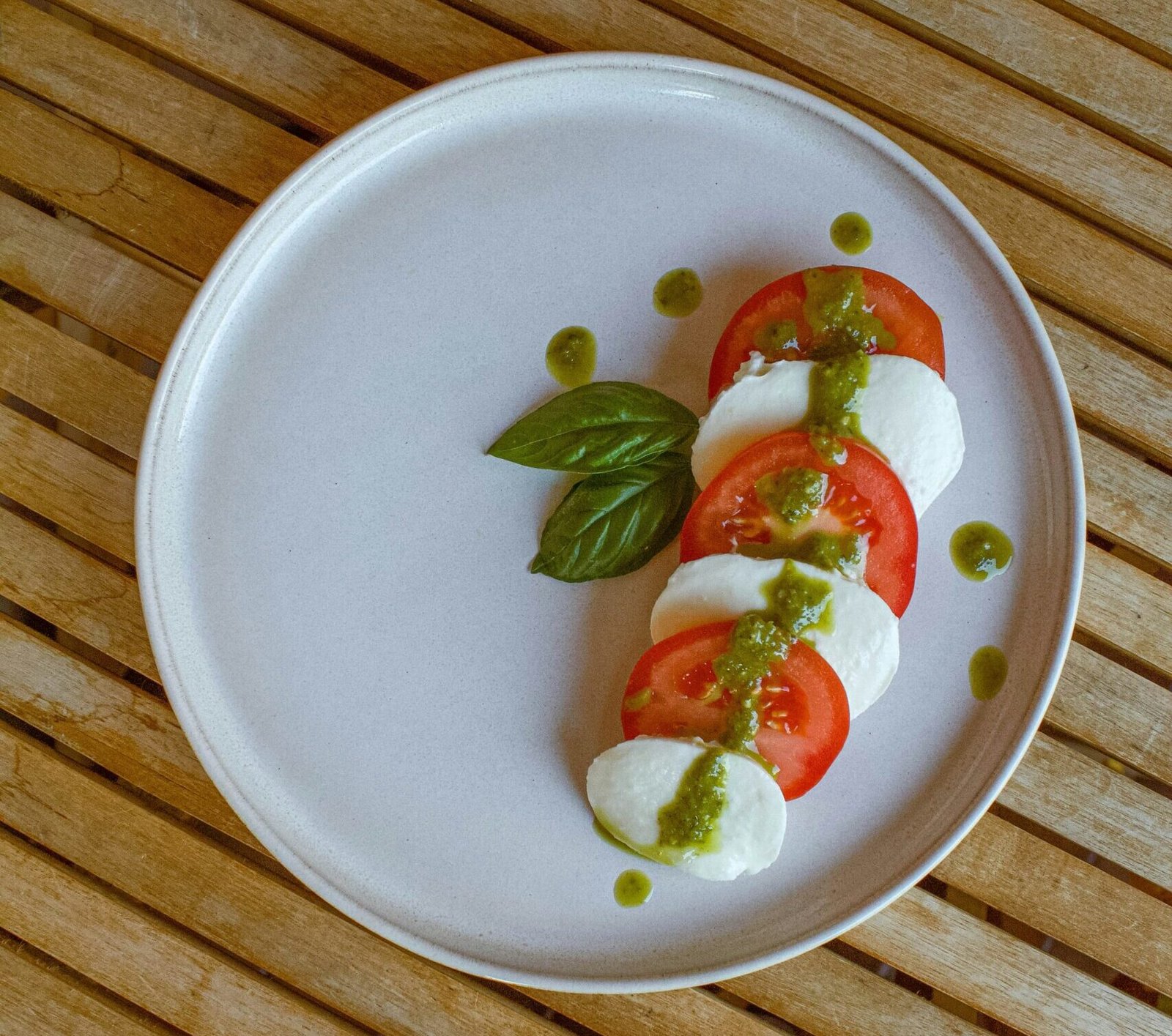 prato de salada caprese